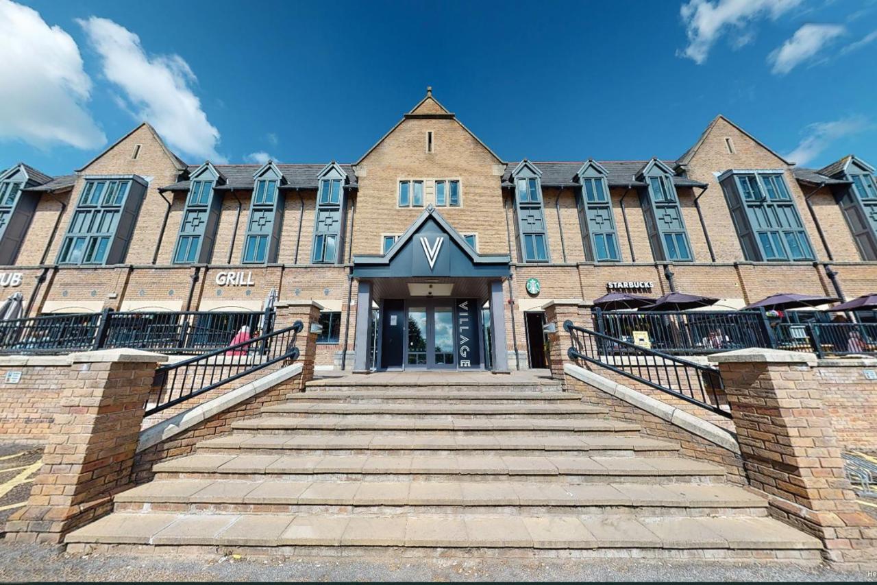 Village Hotel Leeds North Exterior photo