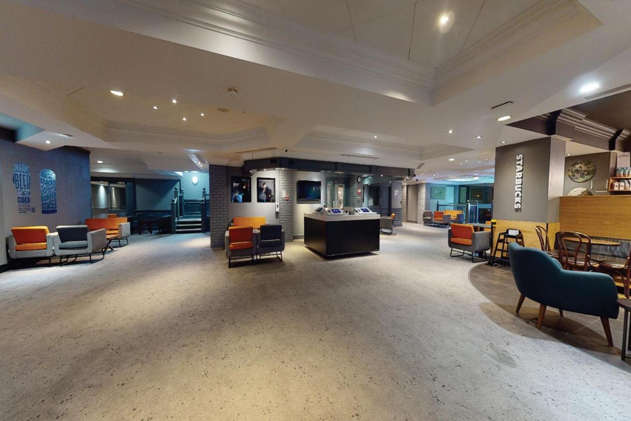 Village Hotel Leeds North Exterior photo