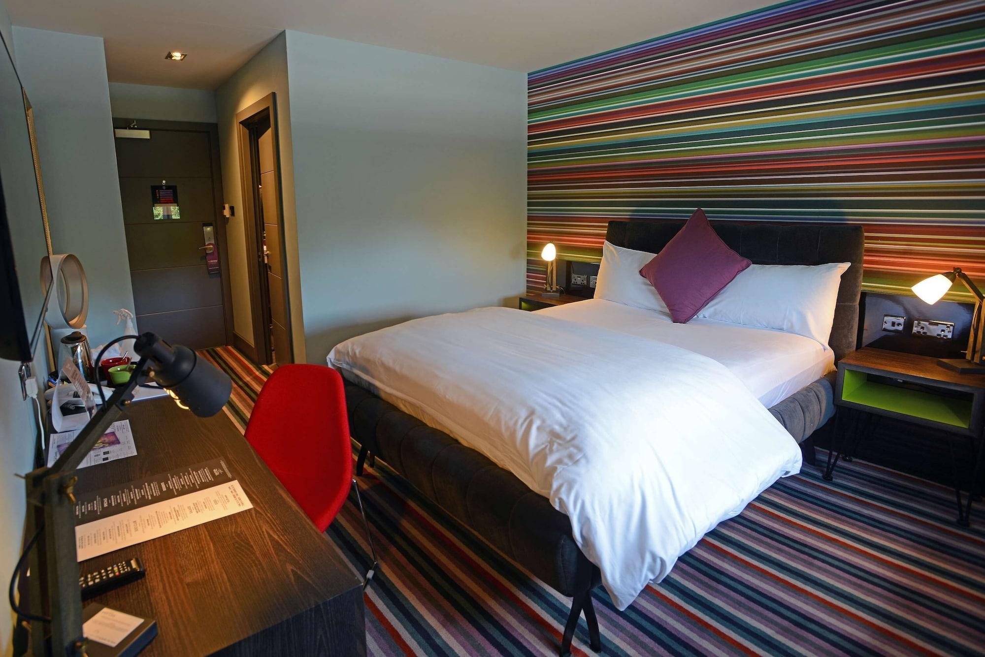 Village Hotel Leeds North Exterior photo
