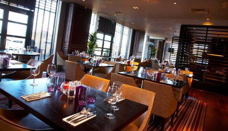 Village Hotel Leeds North Exterior photo