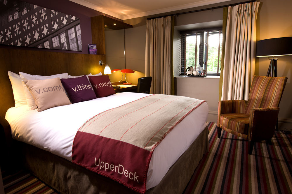 Village Hotel Leeds North Exterior photo