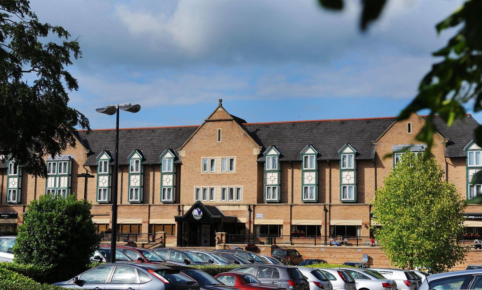 Village Hotel Leeds North Exterior photo