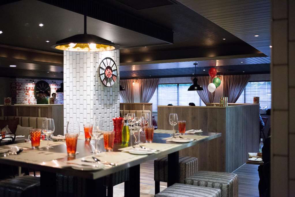 Village Hotel Leeds North Restaurant photo