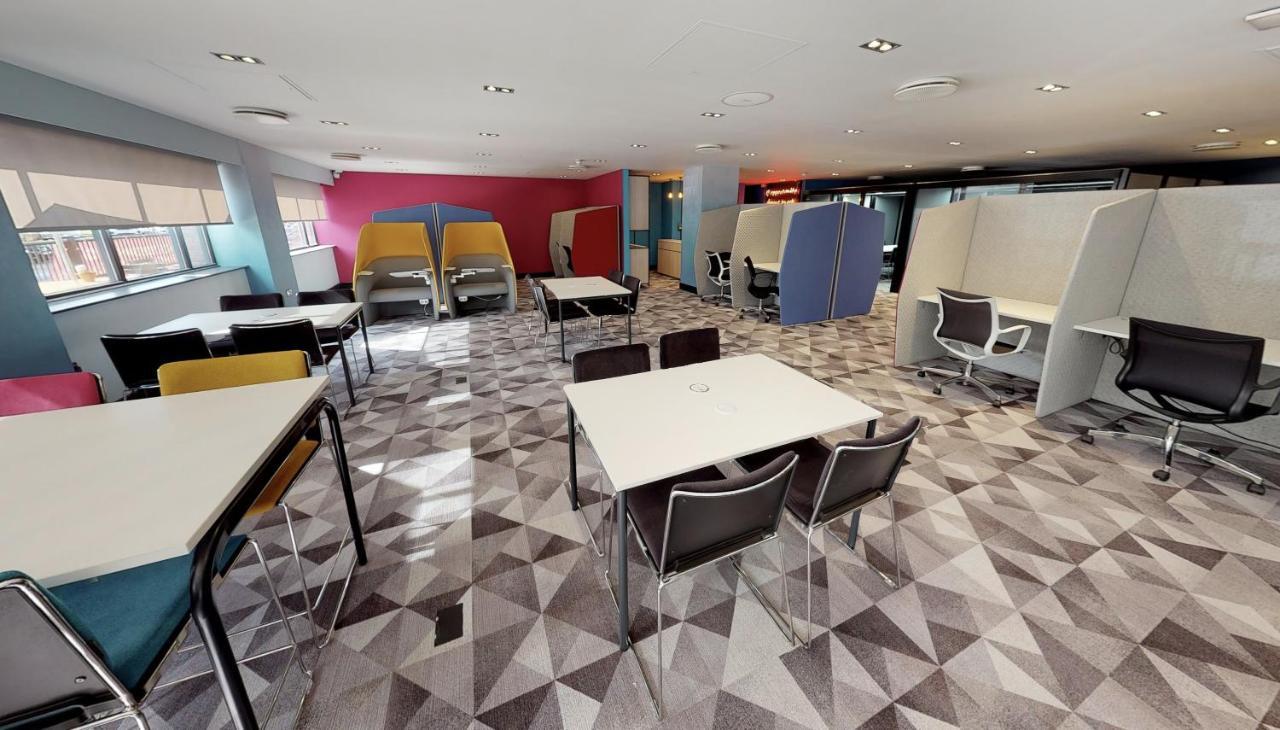 Village Hotel Leeds North Exterior photo